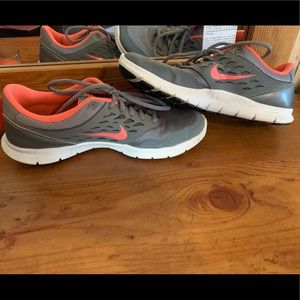 Nike shoes size 7.5